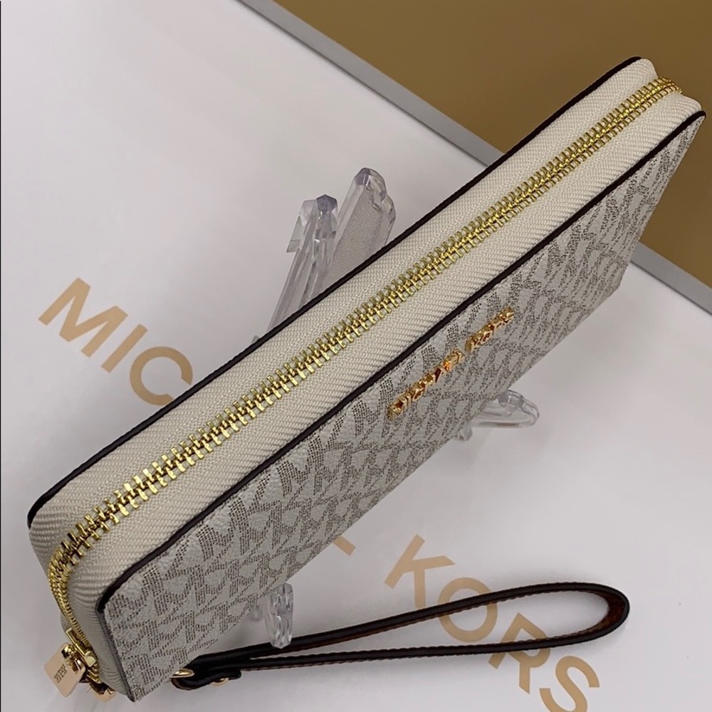 MICHAEL KORS Jet Set Travel Continental Zip Wallet - Picture 8 of 12